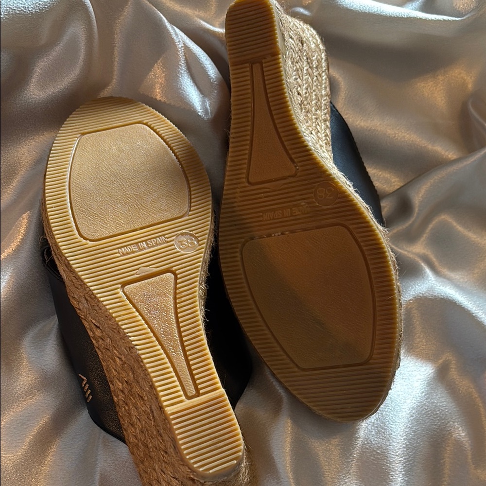 NWOB Viscata Barcelona Espadrille Wedges with Black strap - Picture 3 of 5